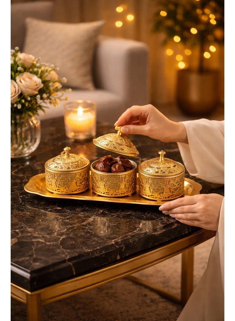 أولودينيز  طقم ضيافة رمضاني فاخر من 4 قطع – قاعدة معدنية مع 3 علب زجاجية بزخارف إسلامية - Image 3